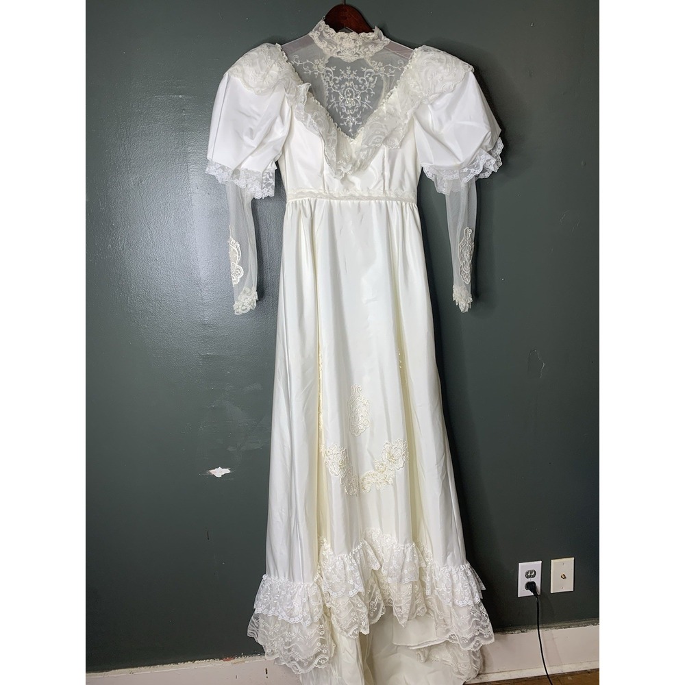 Women's XS Vintage Lace Prairie Ruffle Wedding Dress 70s Victorian Button Back